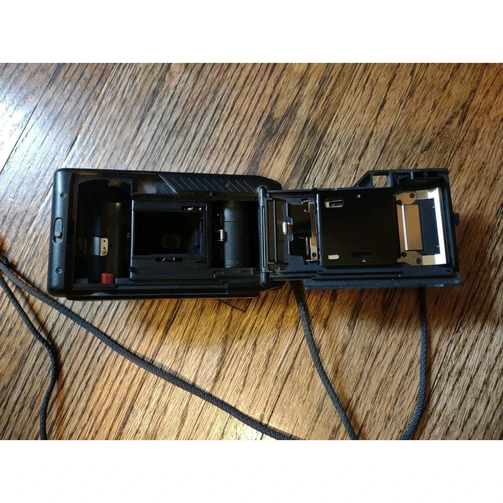 Canon Snappy S 35mm Film Camera Black 35mm f/4.5 Lens for Parts Repair